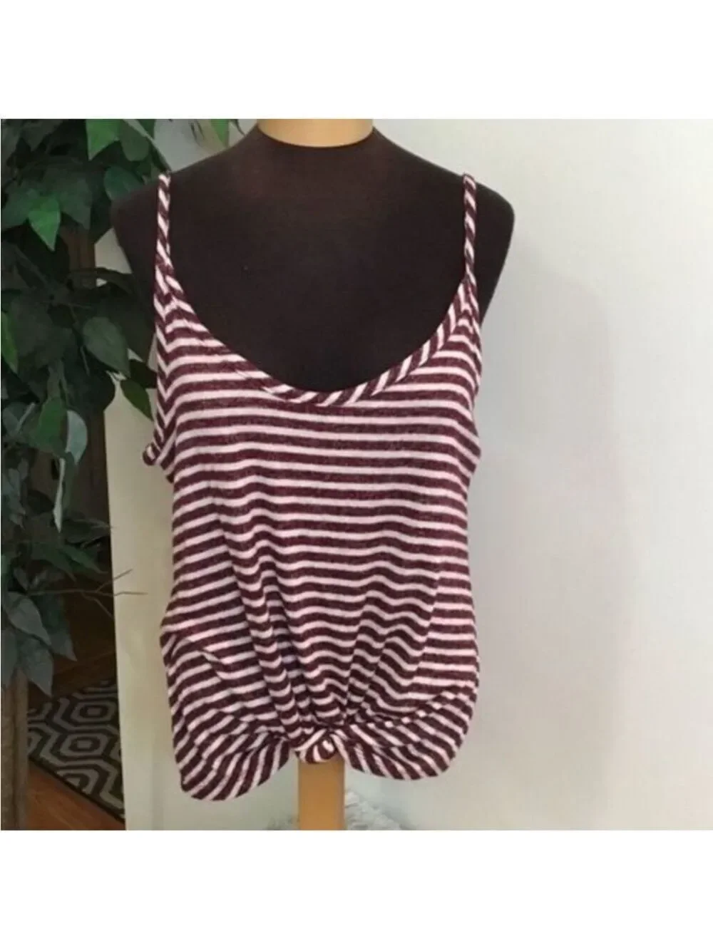 SO spaghetti strap striped top w/ knotted front Woman’s Juniors size L - Picture 14 of 14